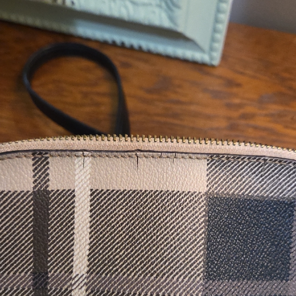 Kate Spade Black and Cream Crossbody Bag with Minimalist Design - Picture 10 of 12
